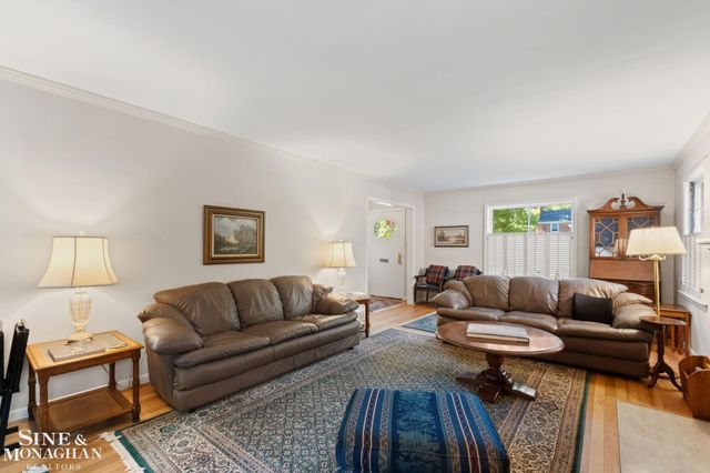 1302 Yorkshire Road, Grosse Pointe Park, MI 48230