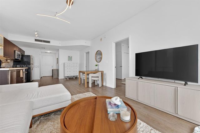 90 SW 3rd St 1105, Miami, FL 33130