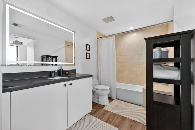 90 SW 3rd St 1105, Miami, FL 33130