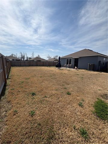 1607 S Blandford Street, Siloam Springs, AR 72761