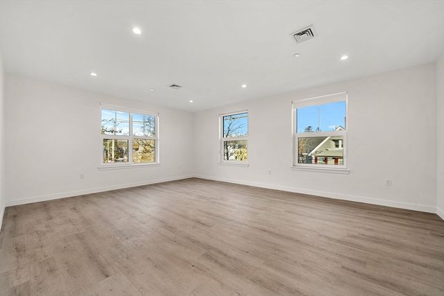 1151 Walnut St 301, Newton, MA 02461