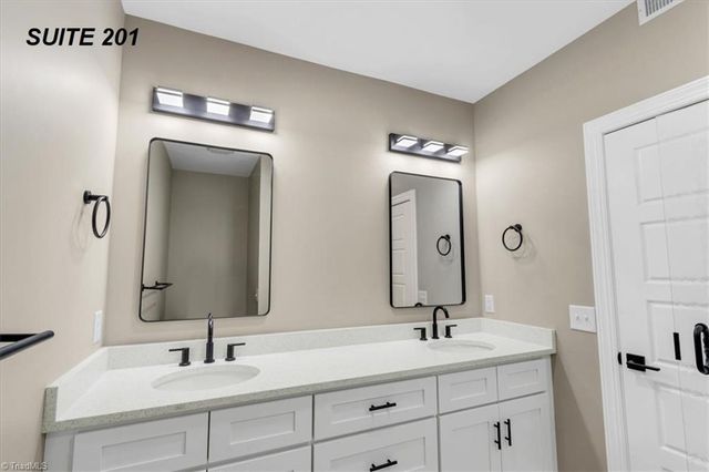 516 S Fayetteville Street 201, Asheboro, NC 27203