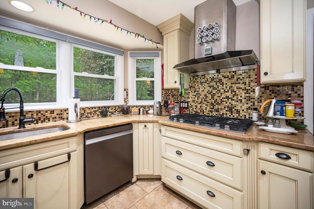 8125 LEE JACKSON CIR, Spotsylvania, VA 22553
