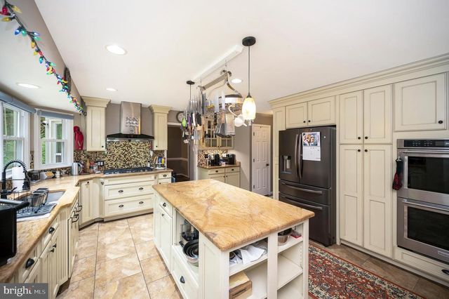 8125 LEE JACKSON CIR, Spotsylvania, VA 22553
