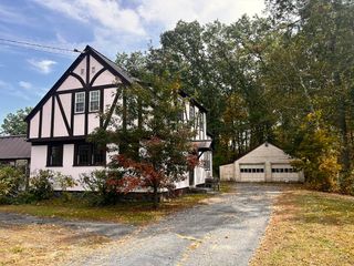59 Munson St, Greenfield, MA 01301