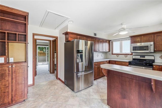 6001 W 68TH Street, Overland Park, KS 66204