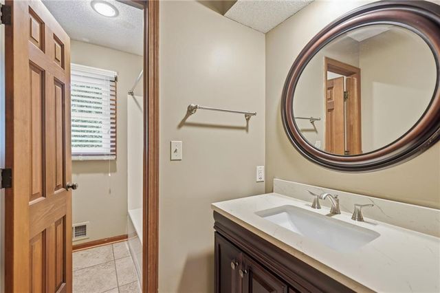 6001 W 68TH Street, Overland Park, KS 66204