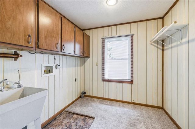 6001 W 68TH Street, Overland Park, KS 66204