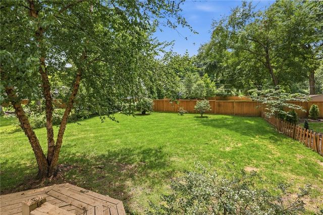 6001 W 68TH Street, Overland Park, KS 66204