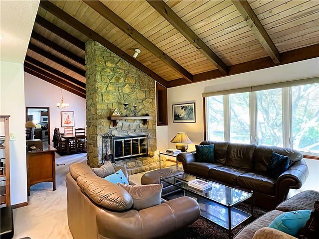 6001 W 68TH Street, Overland Park, KS 66204