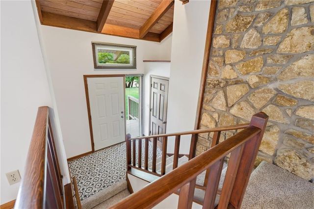 6001 W 68TH Street, Overland Park, KS 66204