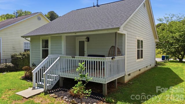 77 Lees Creek Road, Asheville, NC 28806