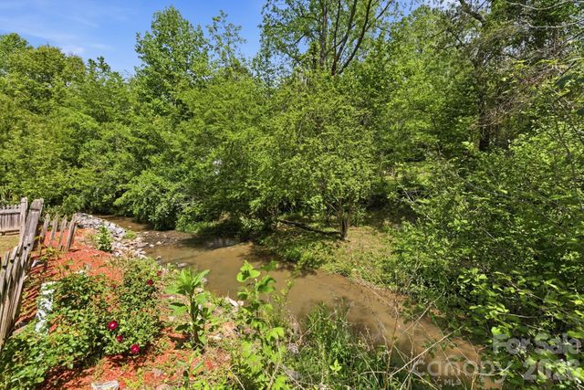 77 Lees Creek Road, Asheville, NC 28806