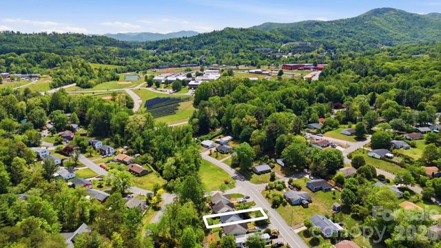 77 Lees Creek Road, Asheville, NC 28806