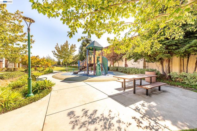 2527 Coldstream Way, Hayward, CA 94545