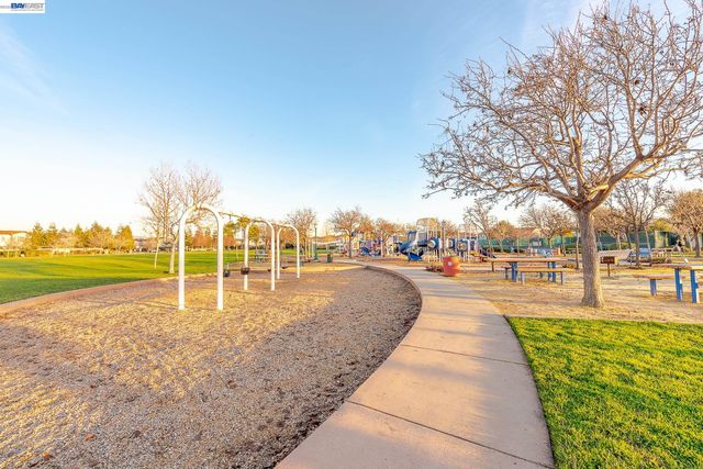 2527 Coldstream Way, Hayward, CA 94545