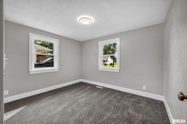 127 LINDEN Street, East Peoria, IL 61611