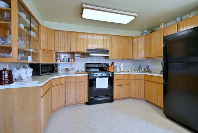 8925 S 49th Court, Oak Lawn, IL 60453