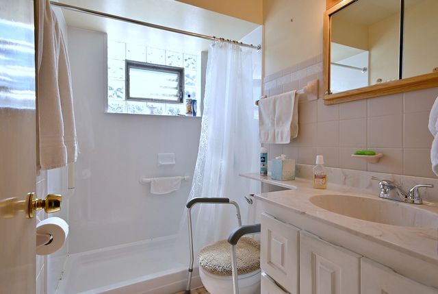 8925 S 49th Court, Oak Lawn, IL 60453