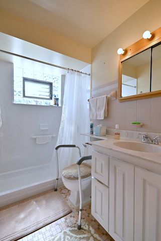 8925 S 49th Court, Oak Lawn, IL 60453