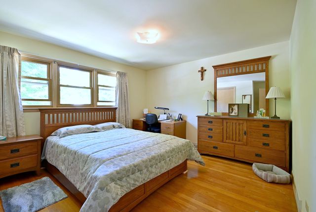 8925 S 49th Court, Oak Lawn, IL 60453