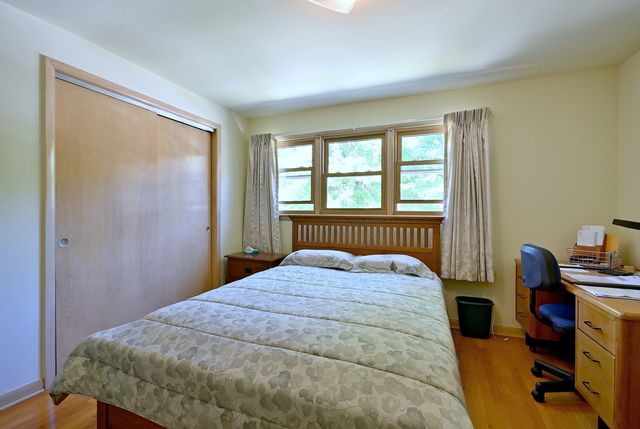 8925 S 49th Court, Oak Lawn, IL 60453