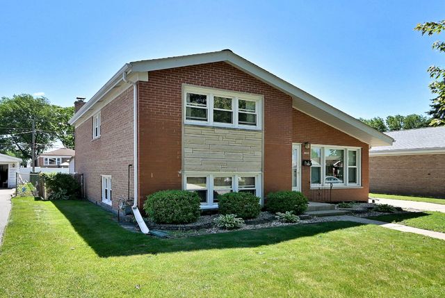 8925 S 49th Court, Oak Lawn, IL 60453
