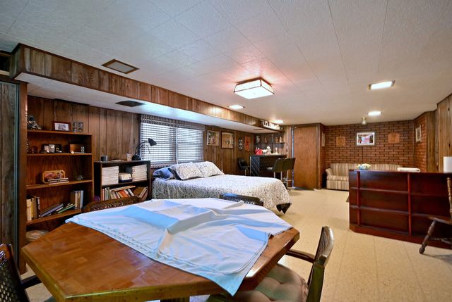 8925 S 49th Court, Oak Lawn, IL 60453