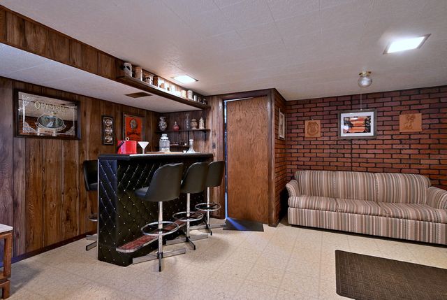 8925 S 49th Court, Oak Lawn, IL 60453
