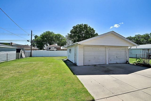 8925 S 49th Court, Oak Lawn, IL 60453