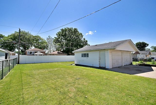 8925 S 49th Court, Oak Lawn, IL 60453