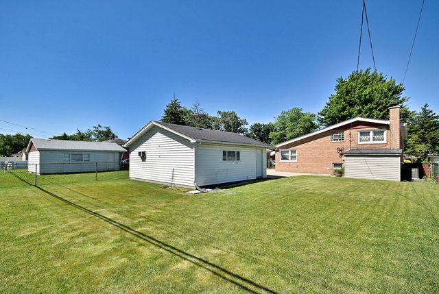 8925 S 49th Court, Oak Lawn, IL 60453
