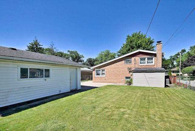 8925 S 49th Court, Oak Lawn, IL 60453