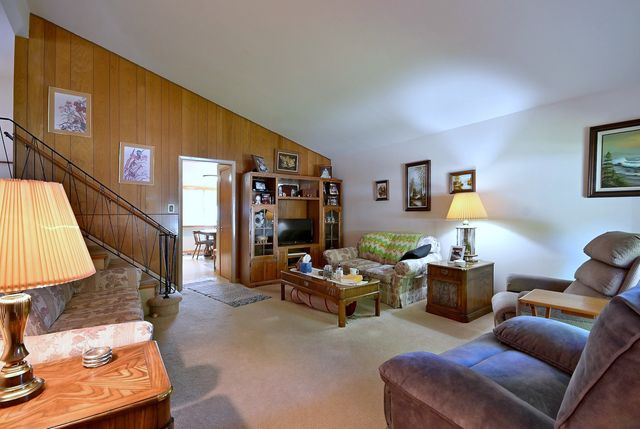 8925 S 49th Court, Oak Lawn, IL 60453