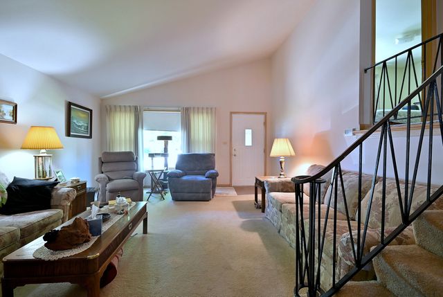 8925 S 49th Court, Oak Lawn, IL 60453