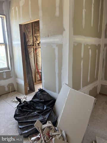 924 W SILVER ST, Philadelphia, PA 19133