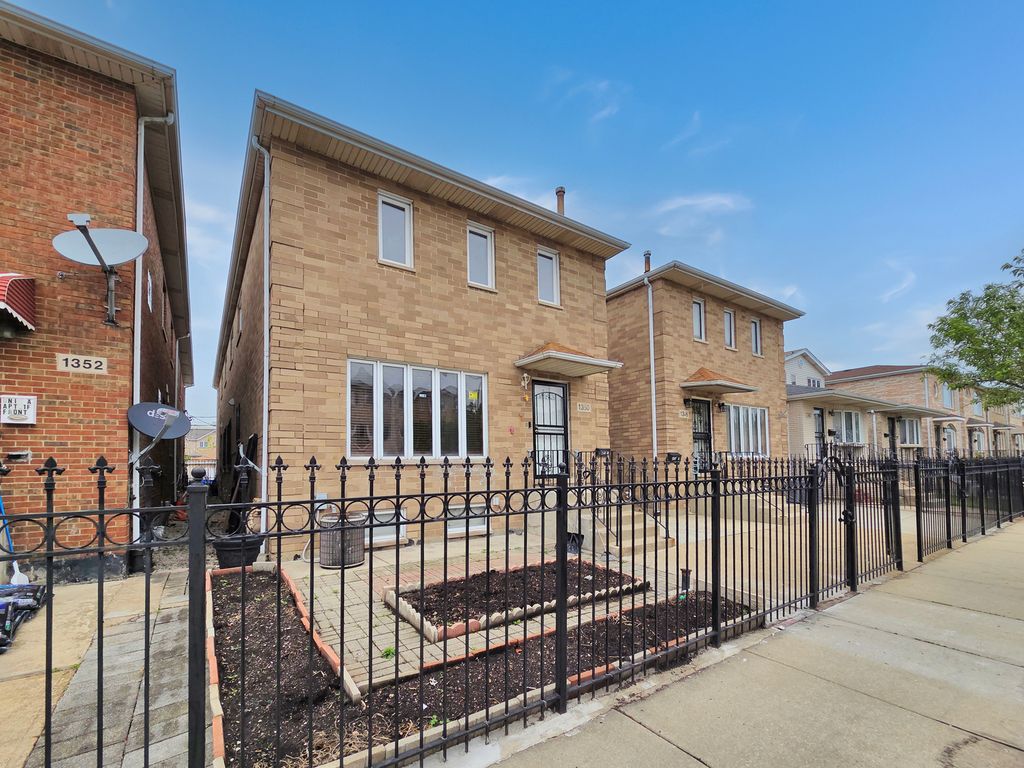 Image 2 of property listing at 1350 W 32nd Street A, Chicago, IL 60608