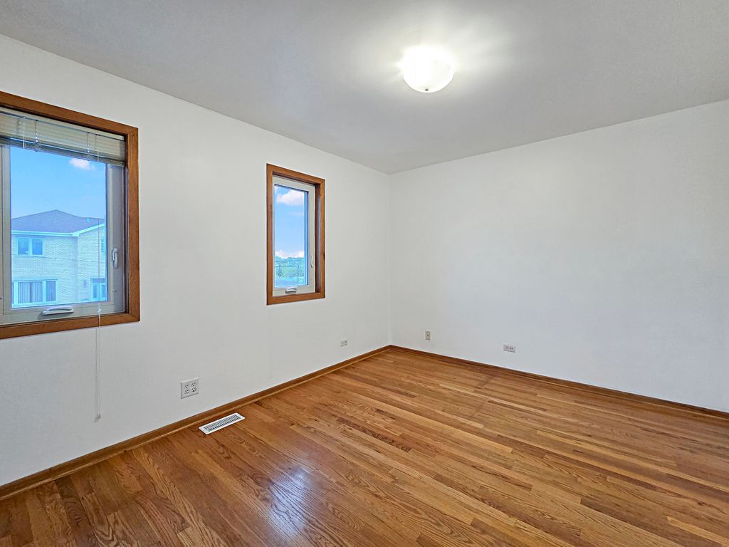 Image 11 of property listing at 1350 W 32nd Street A, Chicago, IL 60608