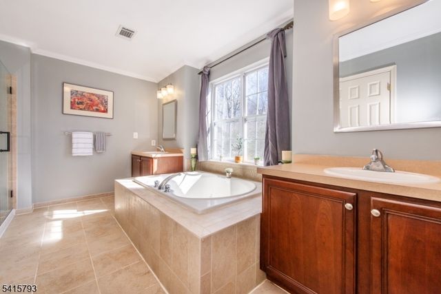 38 Saunders Ln, Mount Olive Twp., NJ 07840