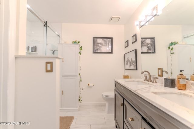 33 Farragut Square, Freehold, NJ 07728