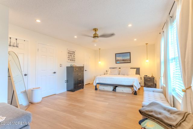 33 Farragut Square, Freehold, NJ 07728