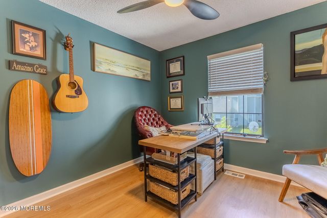 33 Farragut Square, Freehold, NJ 07728