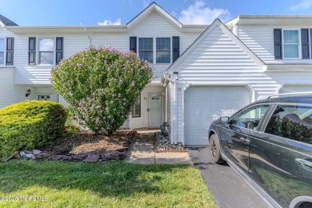 33 Farragut Square, Freehold, NJ 07728