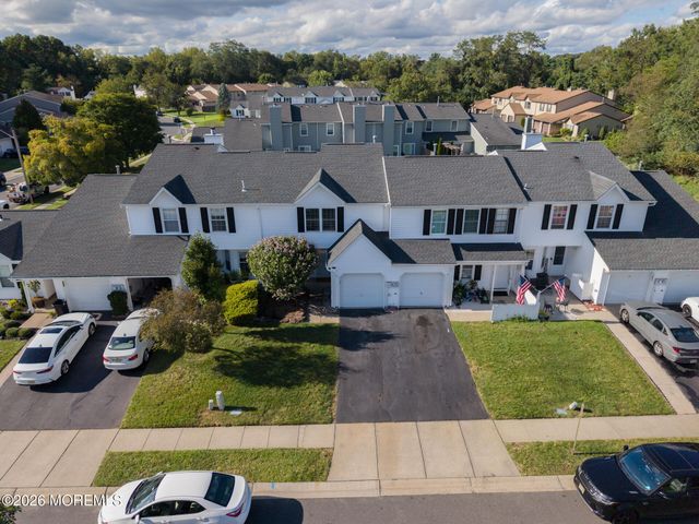 33 Farragut Square, Freehold, NJ 07728