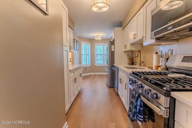 33 Farragut Square, Freehold, NJ 07728