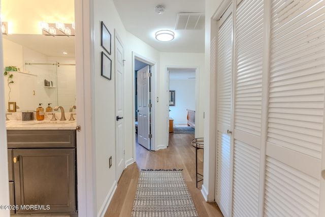 33 Farragut Square, Freehold, NJ 07728