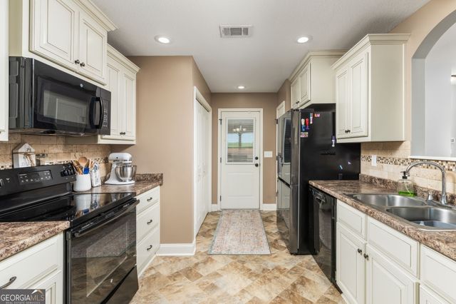 304 Worchester Circle, Perry, GA 31069