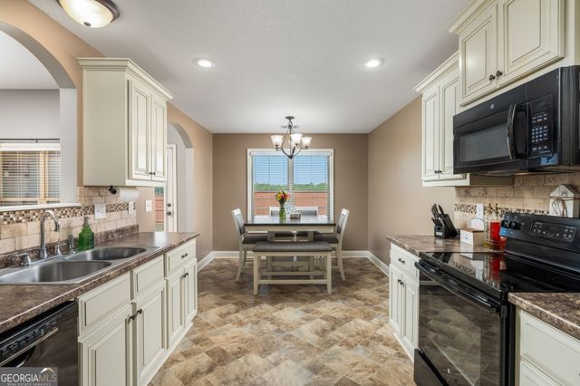 304 Worchester Circle, Perry, GA 31069