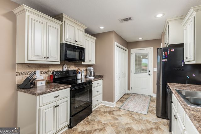 304 Worchester Circle, Perry, GA 31069