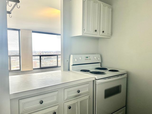 4343 N Clarendon Avenue 2613, Chicago, IL 60613